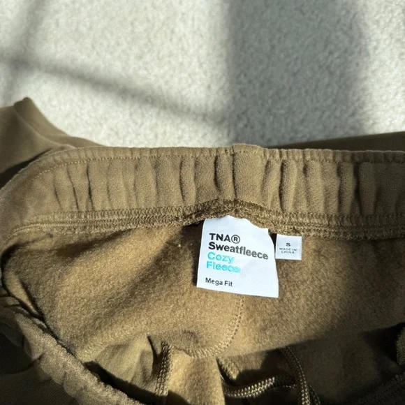 Brand New with Tag ARITZIA MEGA FIT TNA Mire Green Sweatpants Sz S - Picture 2 of 4